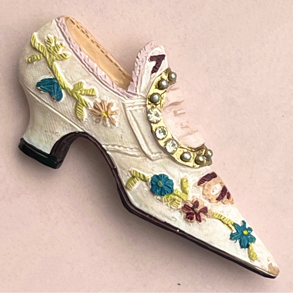 NOSTALGIA Colonial Ivory Brocade Shoe brooch pin, new in box